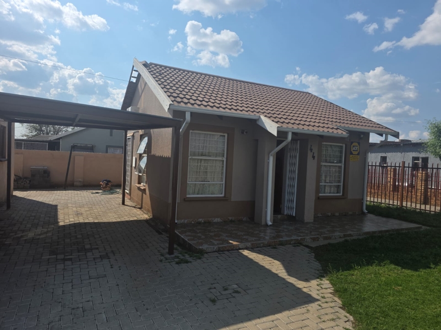 2 Bedroom Property for Sale in Roodepan Northern Cape